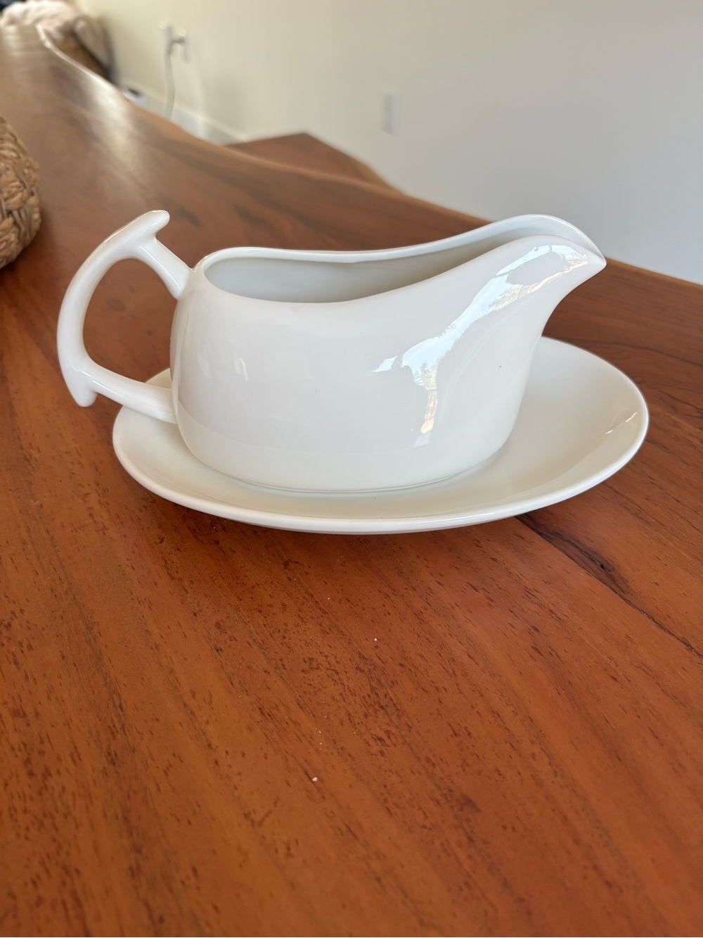 White Porcelain Gravy Boat with Underplate - Picture 2 of 8